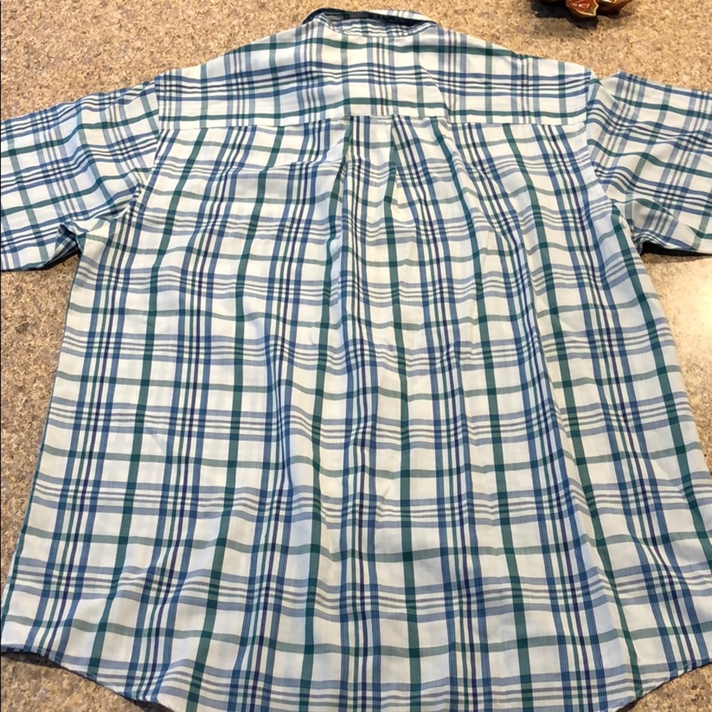 2 Men’s Medium Short Sleeve Button Down Shirts - Picture 5 of 10